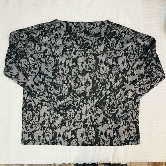 Siva Seventy Deluxe gray and black long sleeve top - Picture 7 of 12